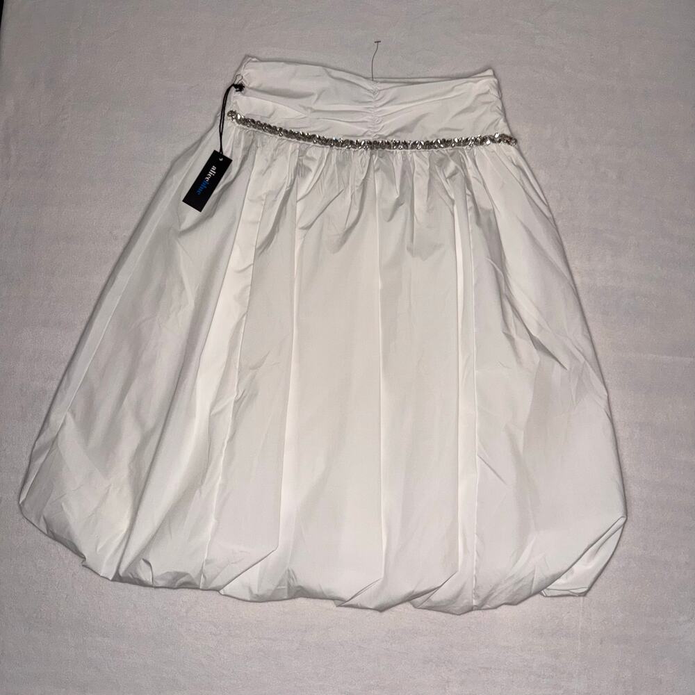 Modest White Balloon M Skirt